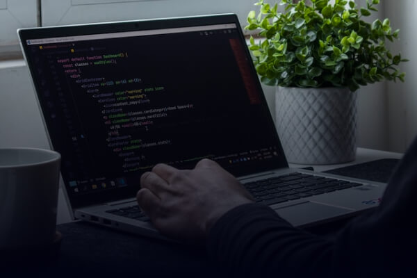 Equipe Polaire em ambiente de trabalho colaborativo